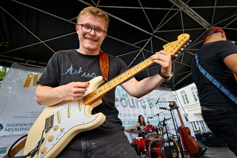 Musik Kunst Parcours 27.6.2024 Schwerin (© Uwe Nölke)